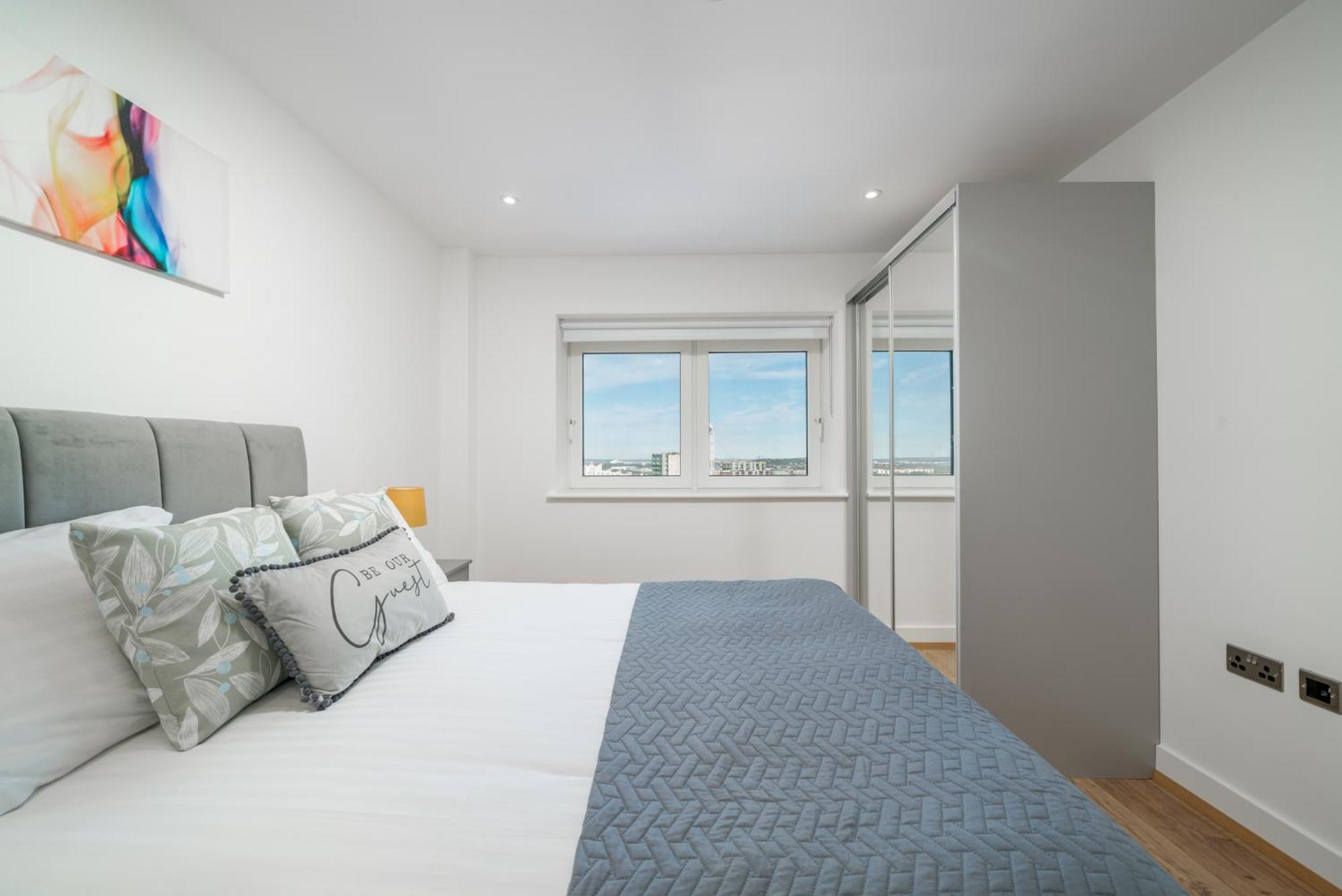 Skyvillion: Riverside Apartments with City Views London Exterior photo